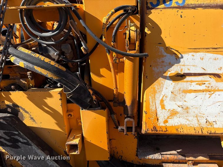 image for item FC2143 LeeBoy L8500T paver