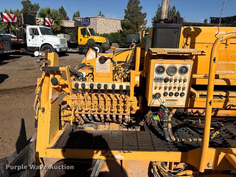 image for item FC2143 LeeBoy L8500T paver