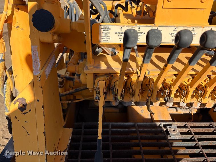 image for item FC2143 LeeBoy L8500T paver