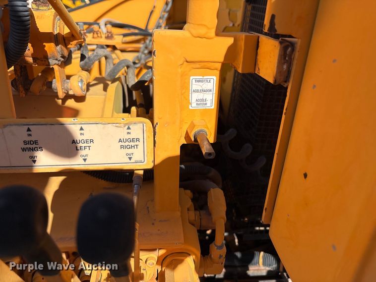 image for item FC2143 LeeBoy L8500T paver