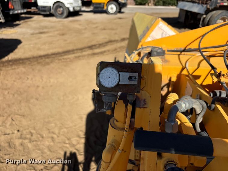 image for item FC2143 LeeBoy L8500T paver