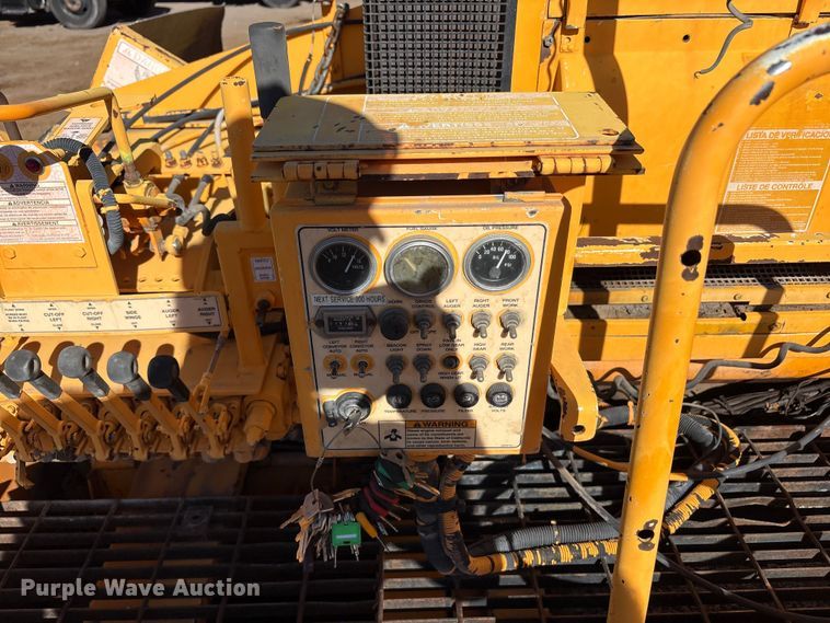 image for item FC2143 LeeBoy L8500T paver