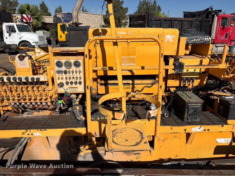 image for item FC2143 LeeBoy L8500T paver