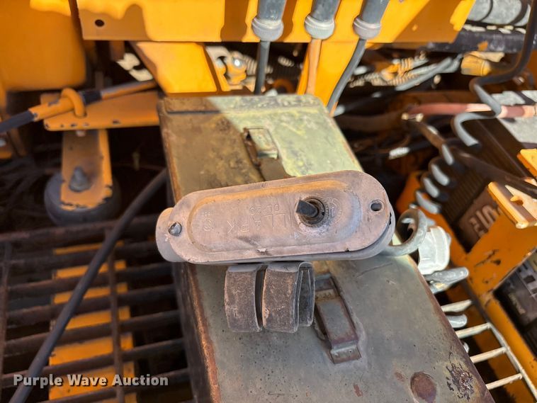 image for item FC2143 LeeBoy L8500T paver