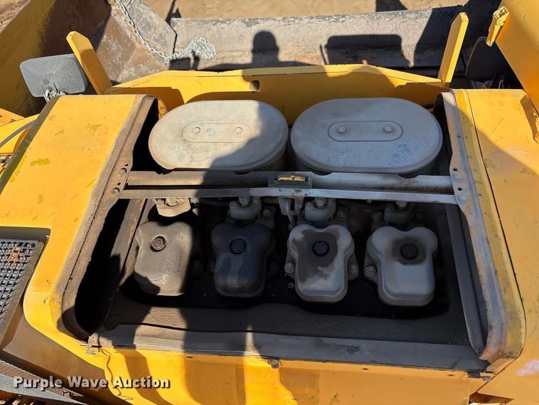 image for item FC2143 LeeBoy L8500T paver