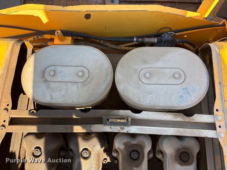 image for item FC2143 LeeBoy L8500T paver