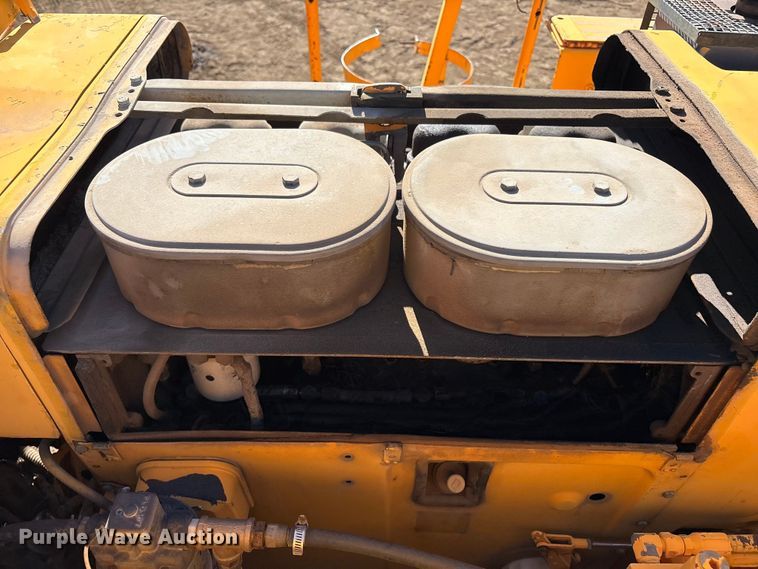 image for item FC2143 LeeBoy L8500T paver