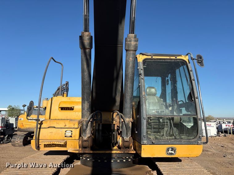image for item FC2146 2007 John Deere 350D LC excavator