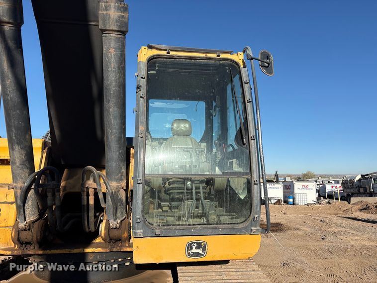 image for item FC2146 2007 John Deere 350D LC excavator