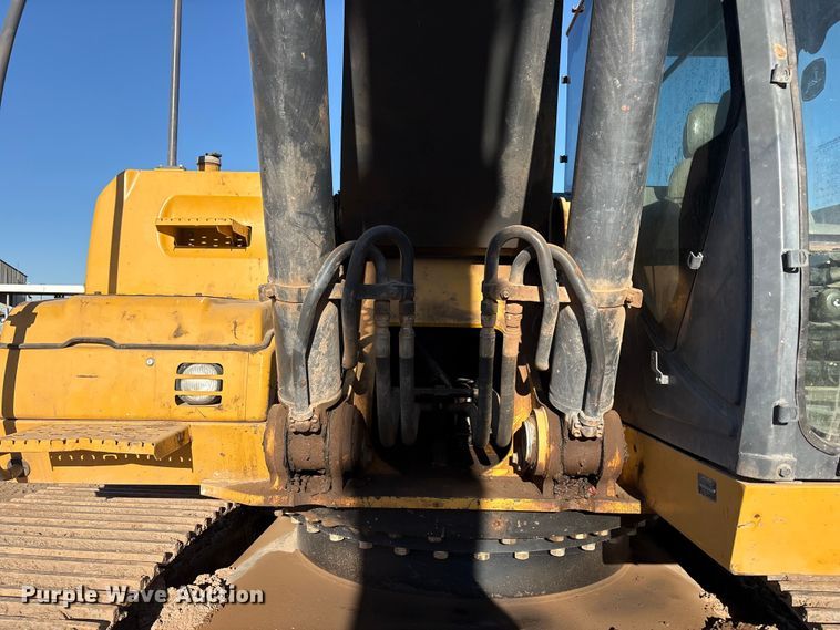 image for item FC2146 2007 John Deere 350D LC excavator