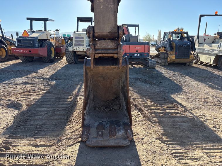image for item FC2146 2007 John Deere 350D LC excavator
