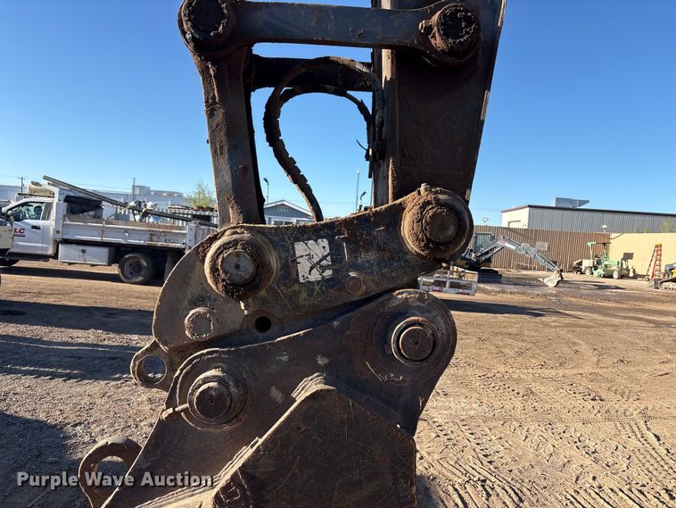 image for item FC2146 2007 John Deere 350D LC excavator