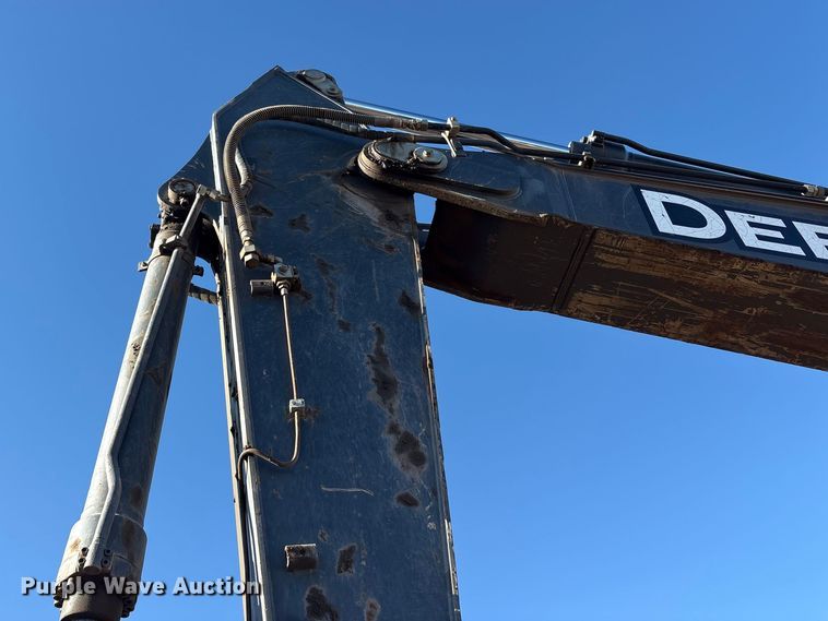 image for item FC2146 2007 John Deere 350D LC excavator