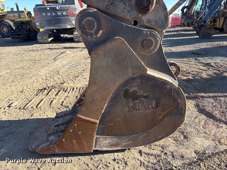 image for item FC2146 2007 John Deere 350D LC excavator