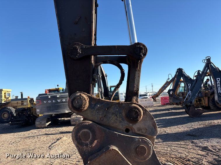 image for item FC2146 2007 John Deere 350D LC excavator