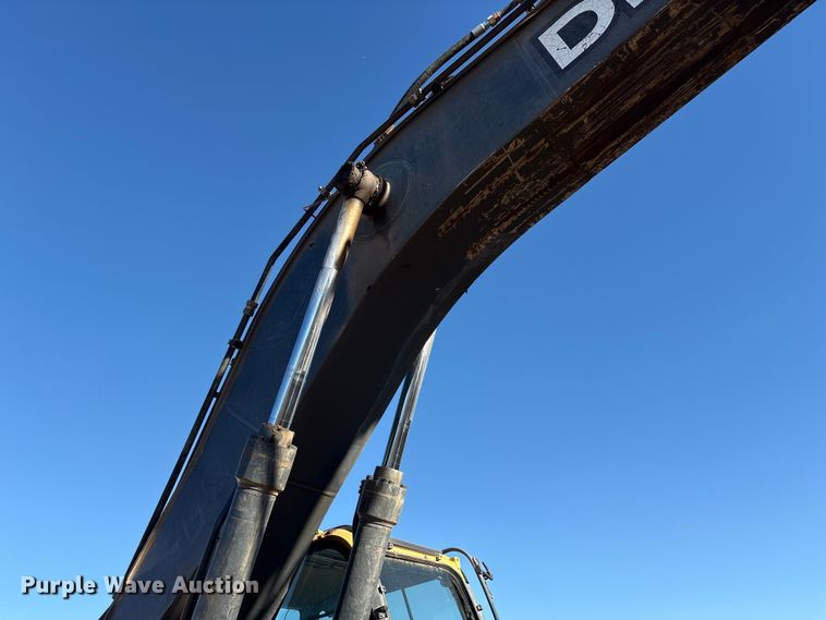 image for item FC2146 2007 John Deere 350D LC excavator