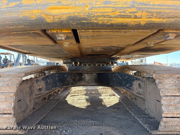 image for item FC2146 2007 John Deere 350D LC excavator