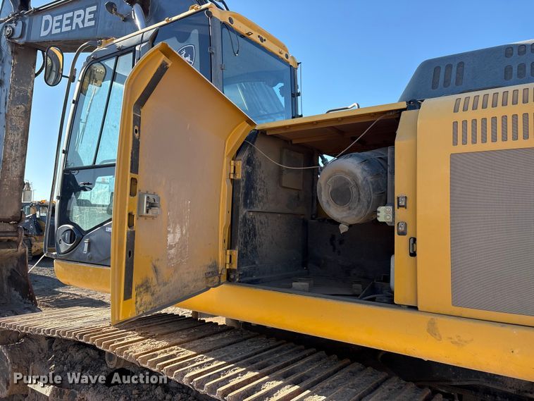 image for item FC2146 2007 John Deere 350D LC excavator