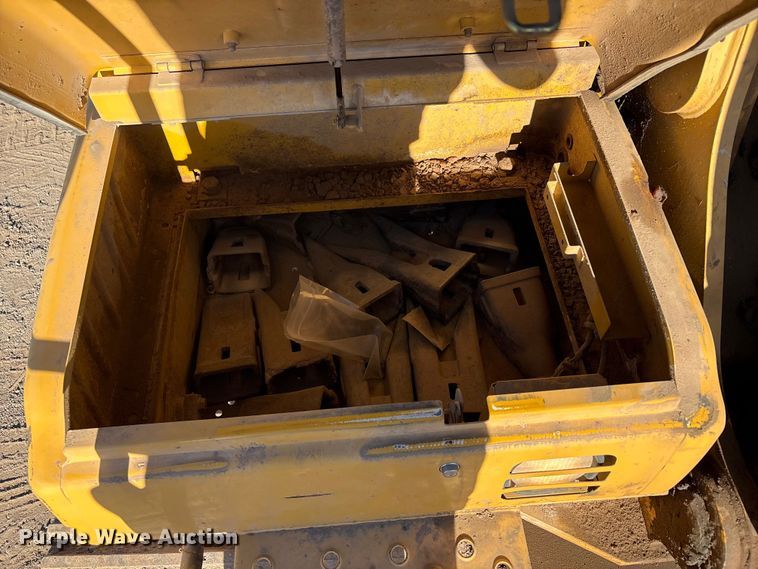 image for item FC2146 2007 John Deere 350D LC excavator