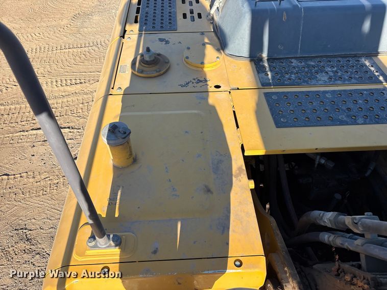image for item FC2146 2007 John Deere 350D LC excavator