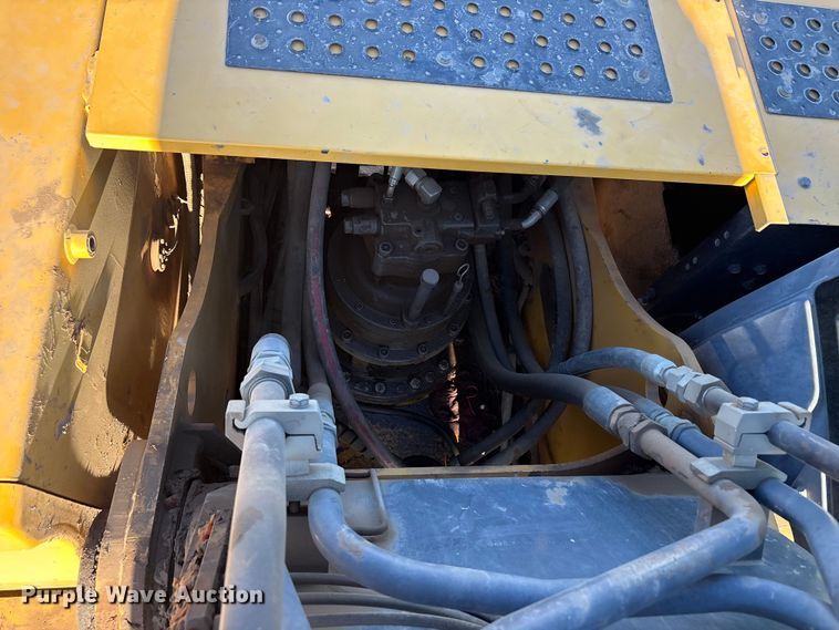 image for item FC2146 2007 John Deere 350D LC excavator