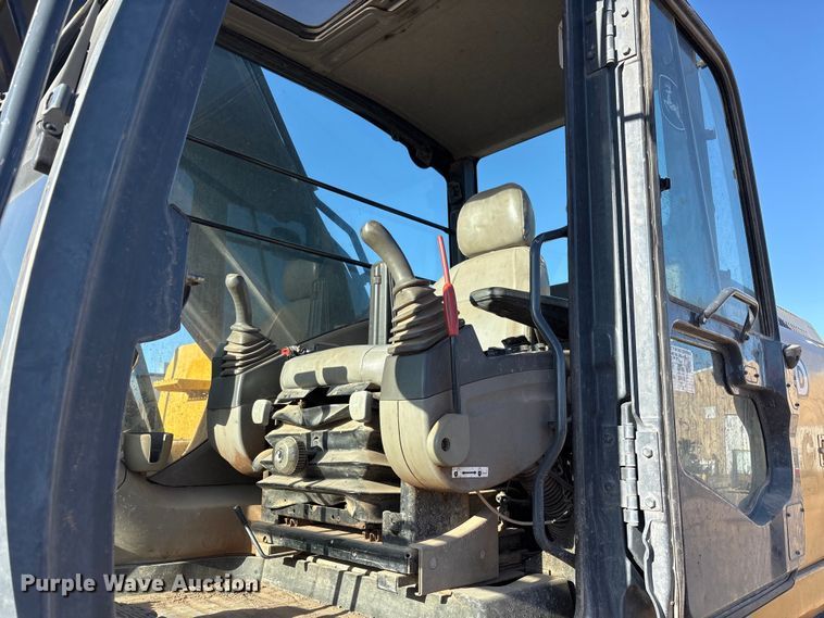 image for item FC2146 2007 John Deere 350D LC excavator