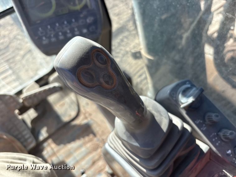 image for item FC2146 2007 John Deere 350D LC excavator