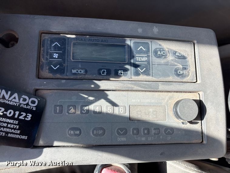 image for item FC2146 2007 John Deere 350D LC excavator