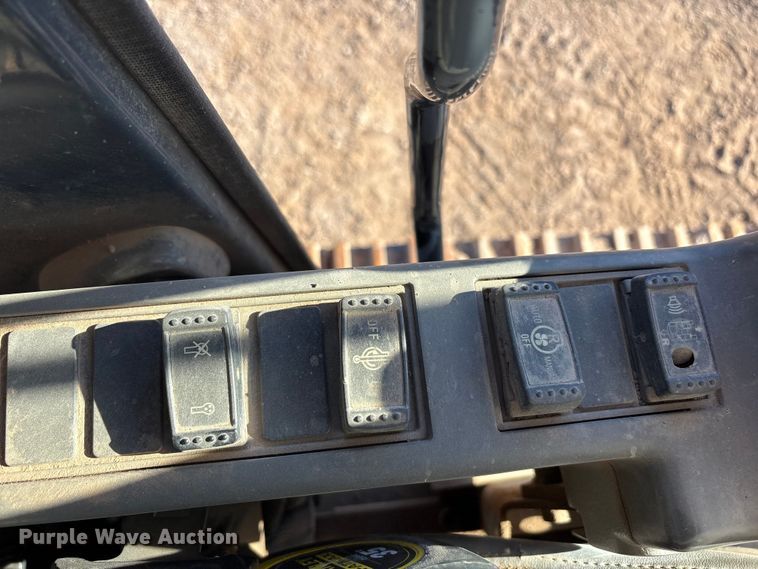 image for item FC2146 2007 John Deere 350D LC excavator