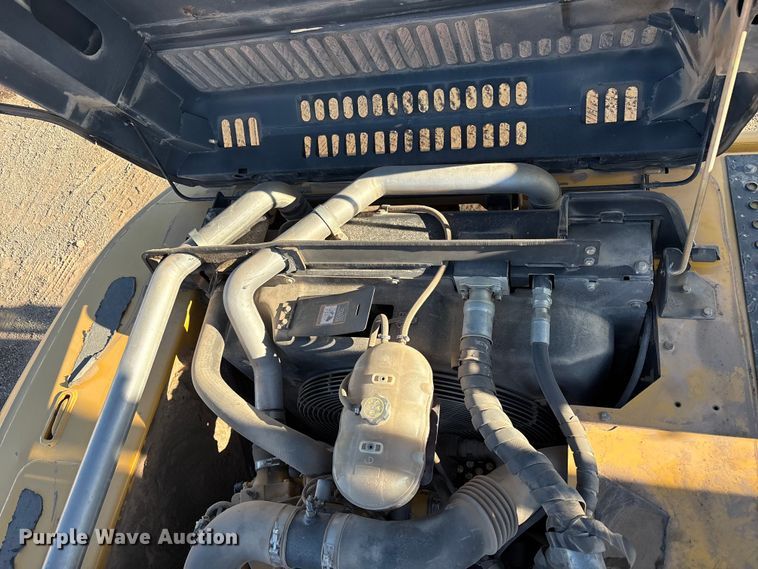 image for item FC2146 2007 John Deere 350D LC excavator