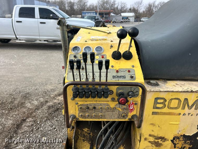 image for item FC5201 Bomag BF815 paver