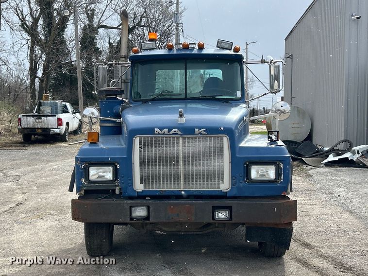 image for item FC5203 1994 Mack RD hook lift truck