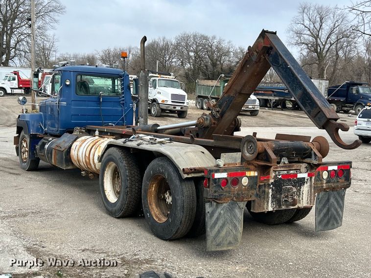 image for item FC5203 1994 Mack RD hook lift truck