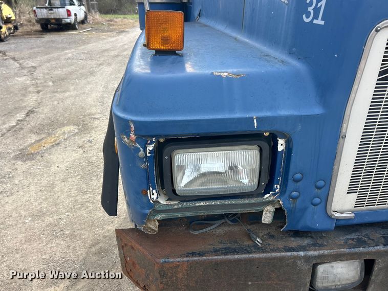 image for item FC5203 1994 Mack RD hook lift truck