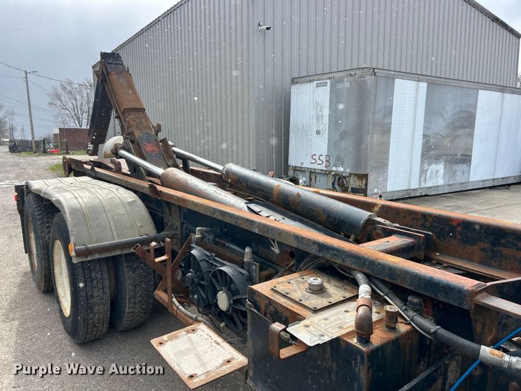 image for item FC5203 1994 Mack RD hook lift truck