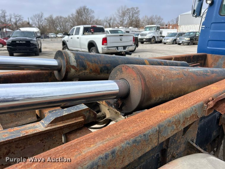 image for item FC5203 1994 Mack RD hook lift truck