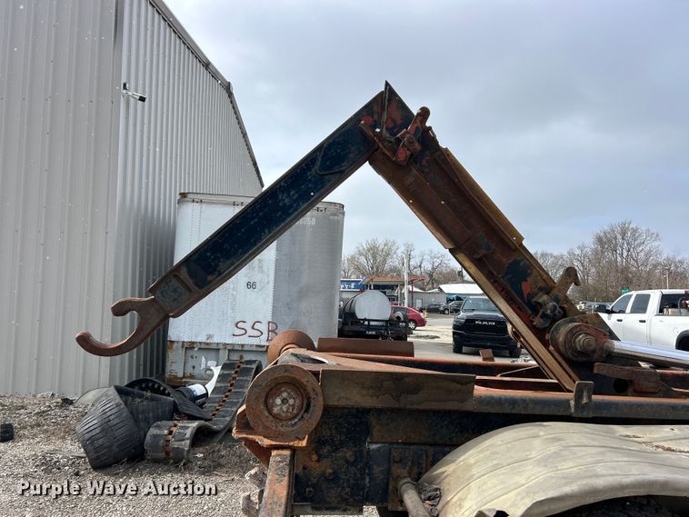 image for item FC5203 1994 Mack RD hook lift truck