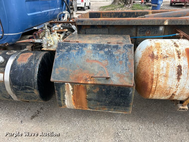 image for item FC5203 1994 Mack RD hook lift truck