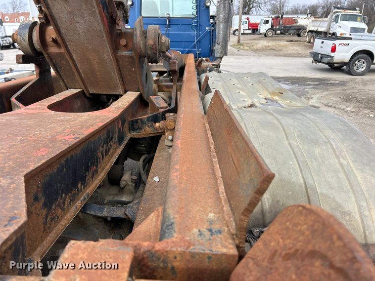 image for item FC5203 1994 Mack RD hook lift truck