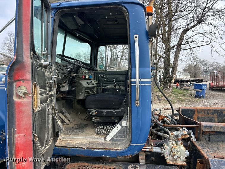 image for item FC5203 1994 Mack RD hook lift truck