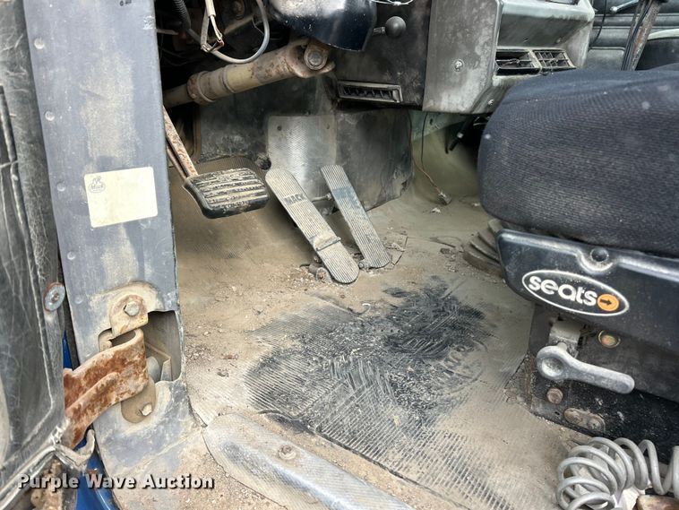 image for item FC5203 1994 Mack RD hook lift truck