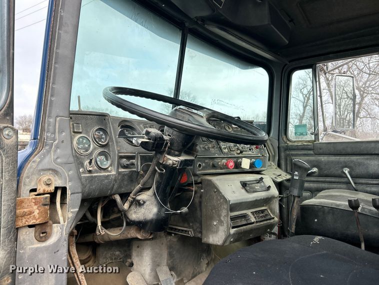 image for item FC5203 1994 Mack RD hook lift truck