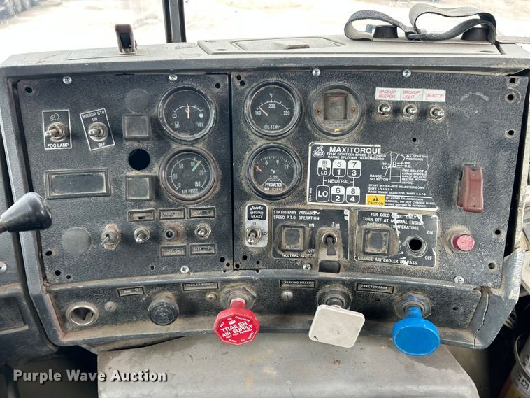 image for item FC5203 1994 Mack RD hook lift truck