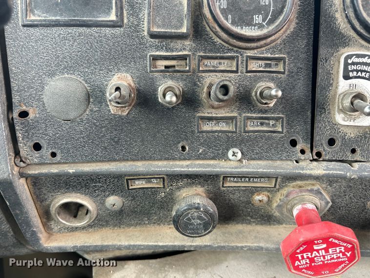 image for item FC5203 1994 Mack RD hook lift truck