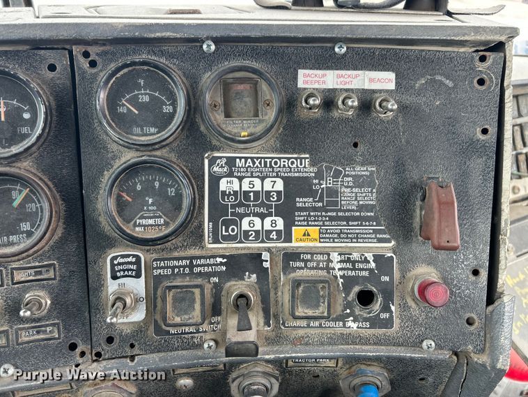 image for item FC5203 1994 Mack RD hook lift truck