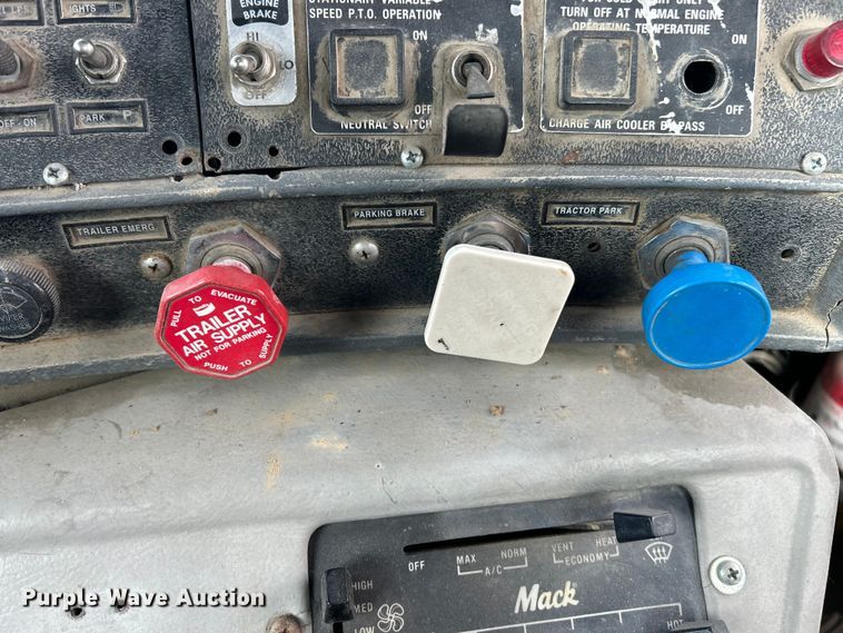 image for item FC5203 1994 Mack RD hook lift truck