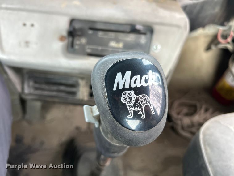 image for item FC5203 1994 Mack RD hook lift truck