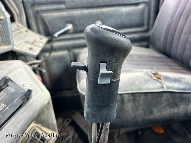 image for item FC5203 1994 Mack RD hook lift truck