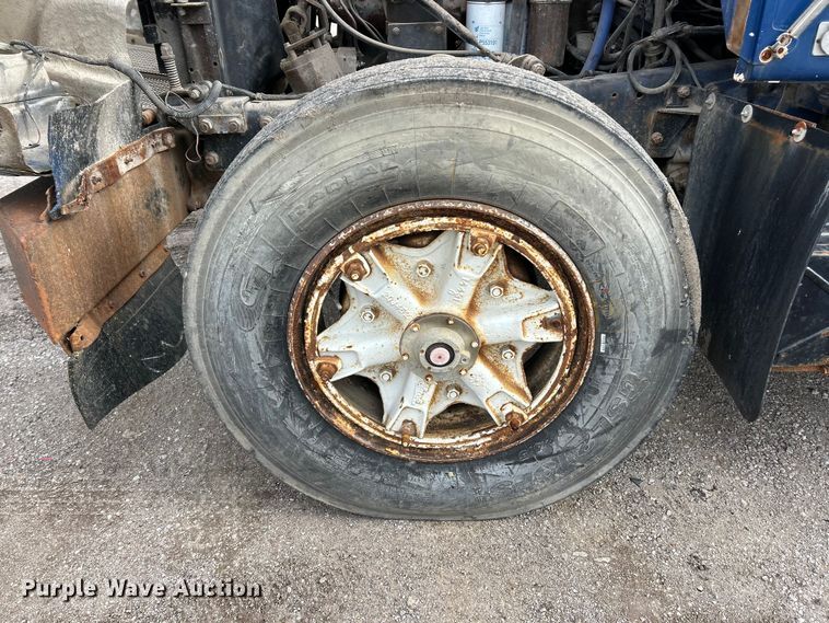 image for item FC5203 1994 Mack RD hook lift truck