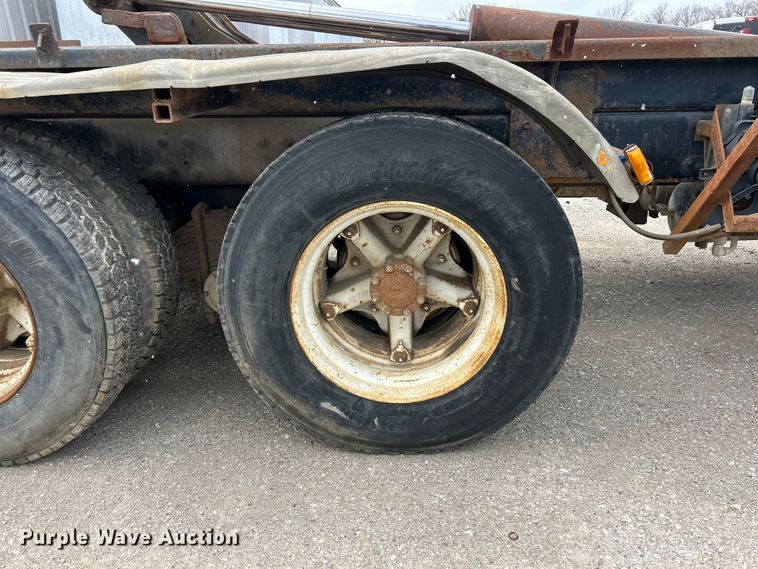 image for item FC5203 1994 Mack RD hook lift truck